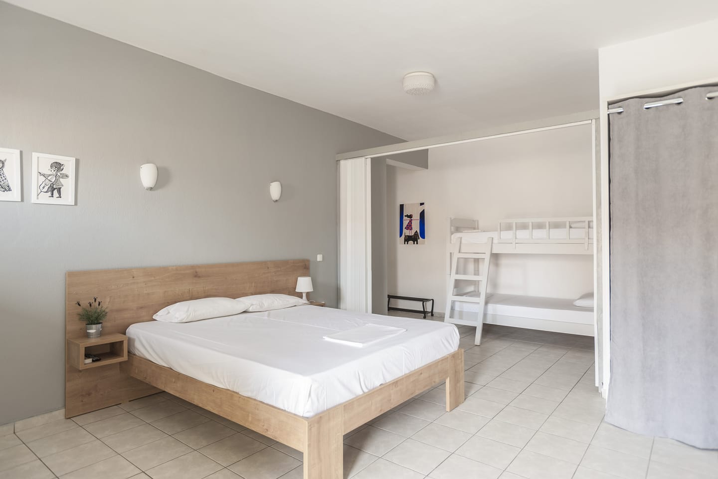 Studio with double bed and bunk bed by the window